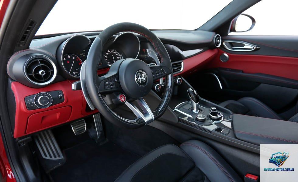 Alfa Romeo Giulia Quadrifoglio - Hình 2