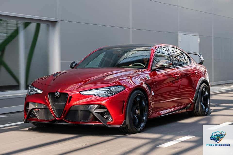 Alfa Romeo Giulia Quadrifoglio - Hình 4