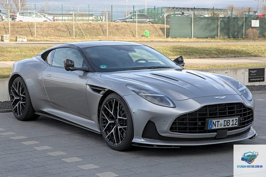Aston Martin DB12