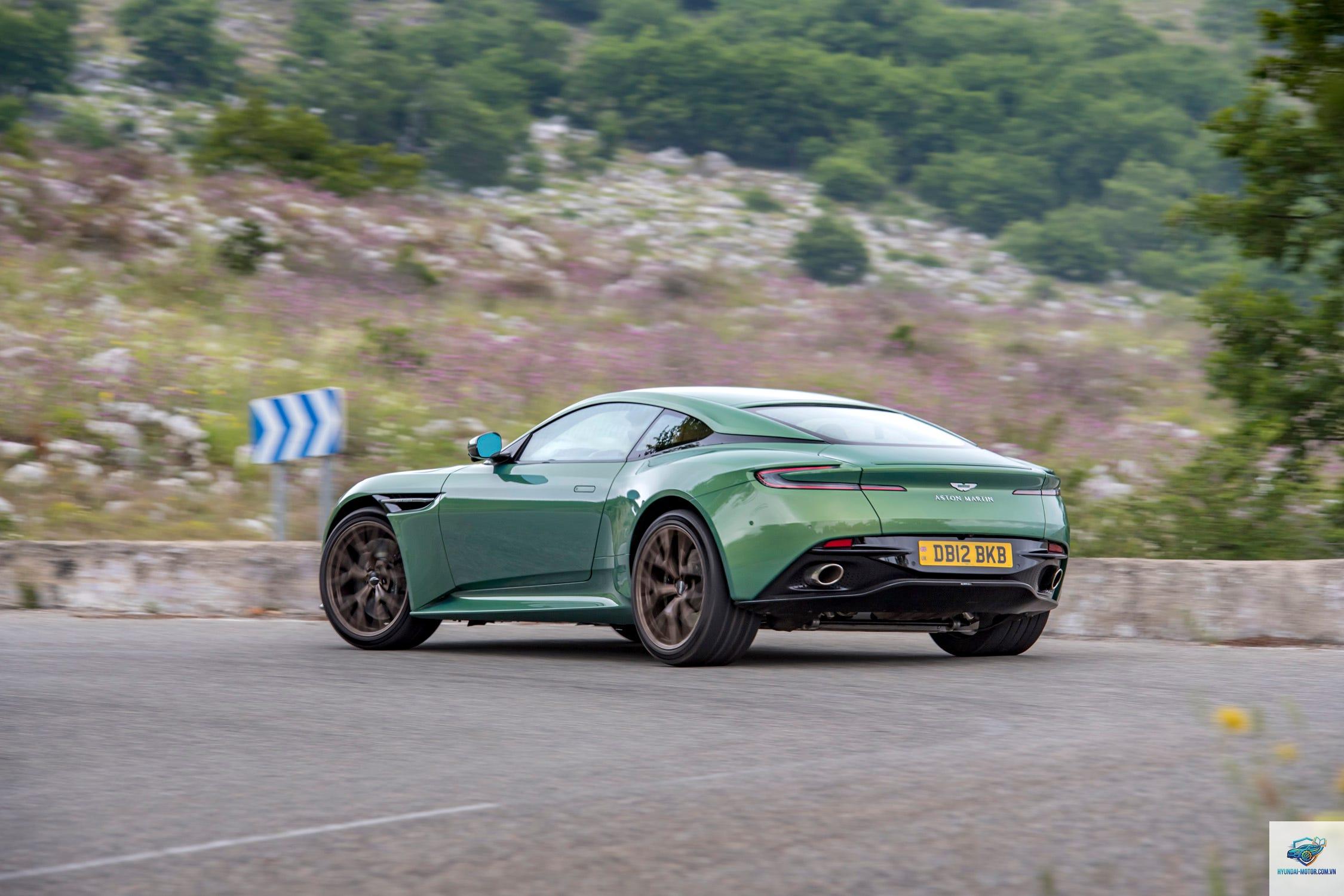 Aston Martin DB12 - Hình 5