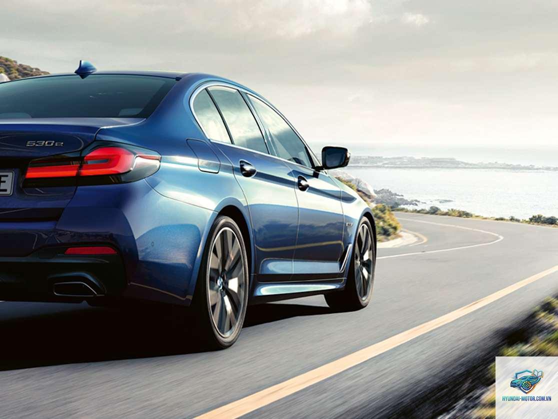 BMW 5 Series - Hình 3