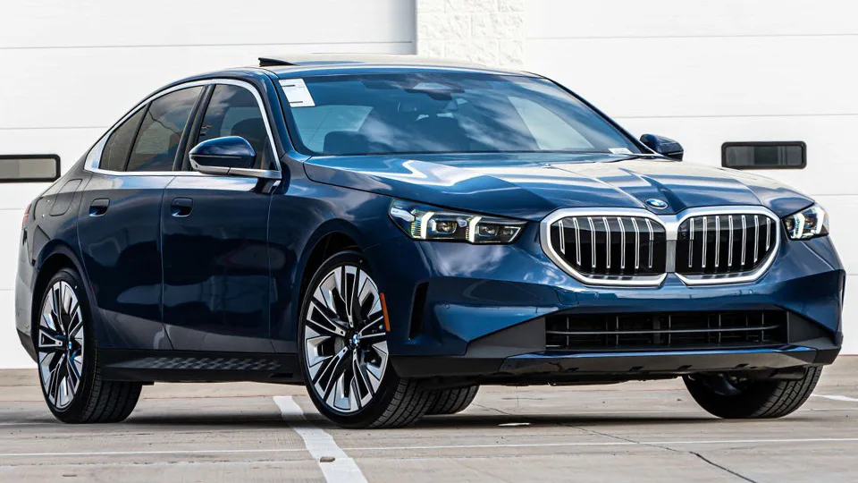 BMW 5 Series - Hình 4