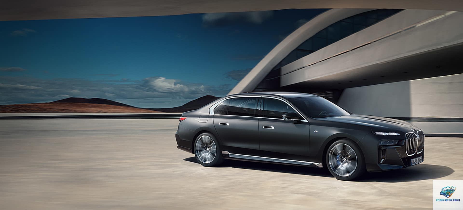 BMW 7 Series - Hình 2