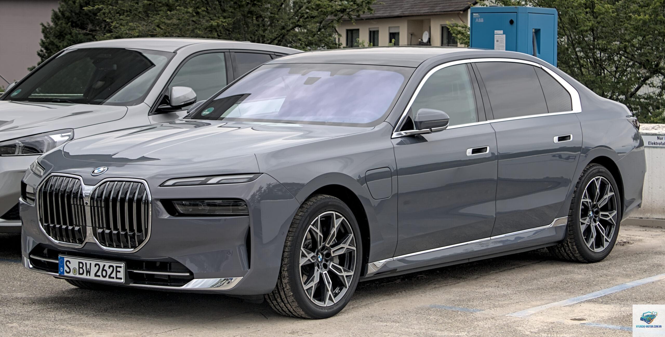 BMW 7 Series - Hình 3