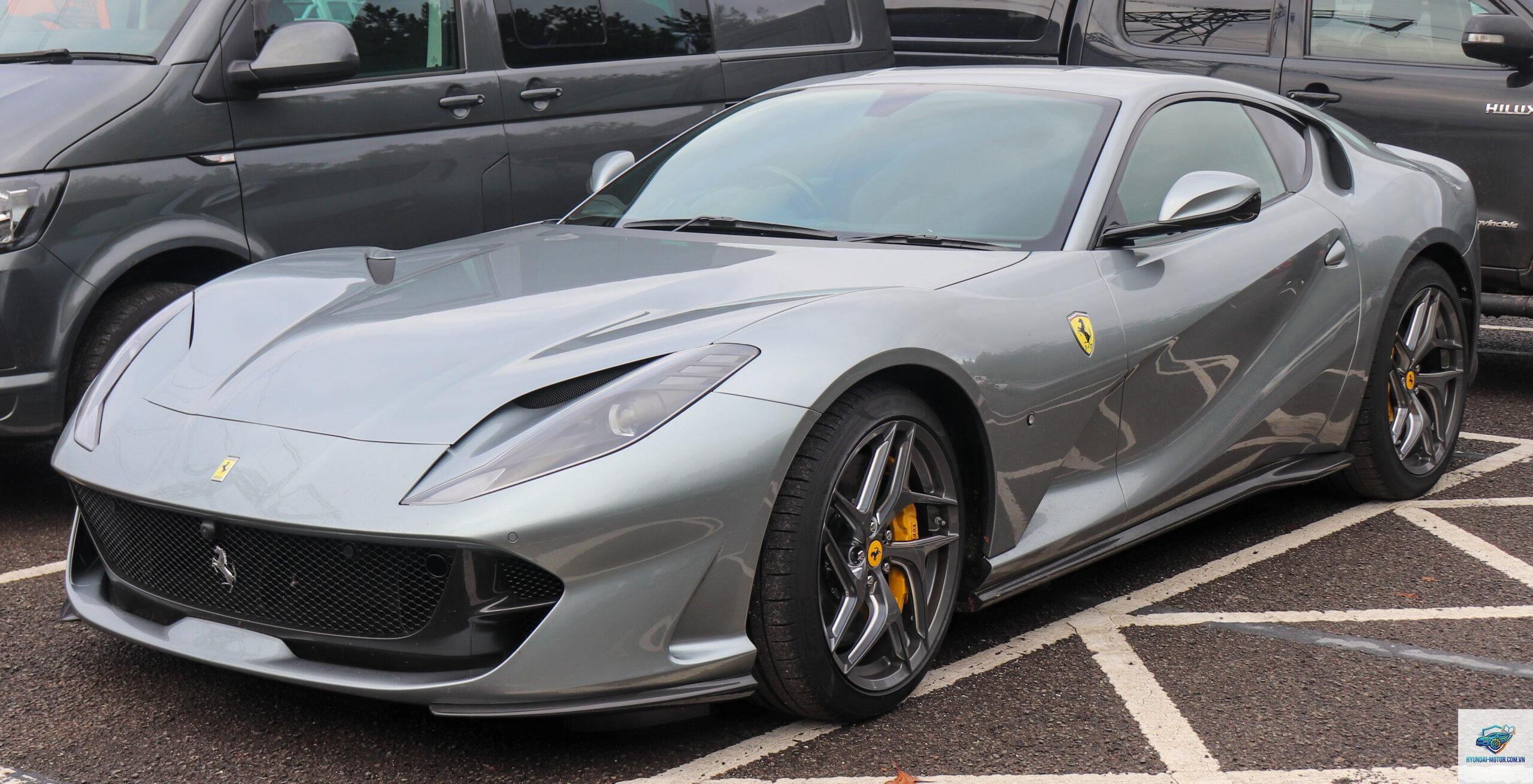 Ferrari 812 Superfast - Hình 2