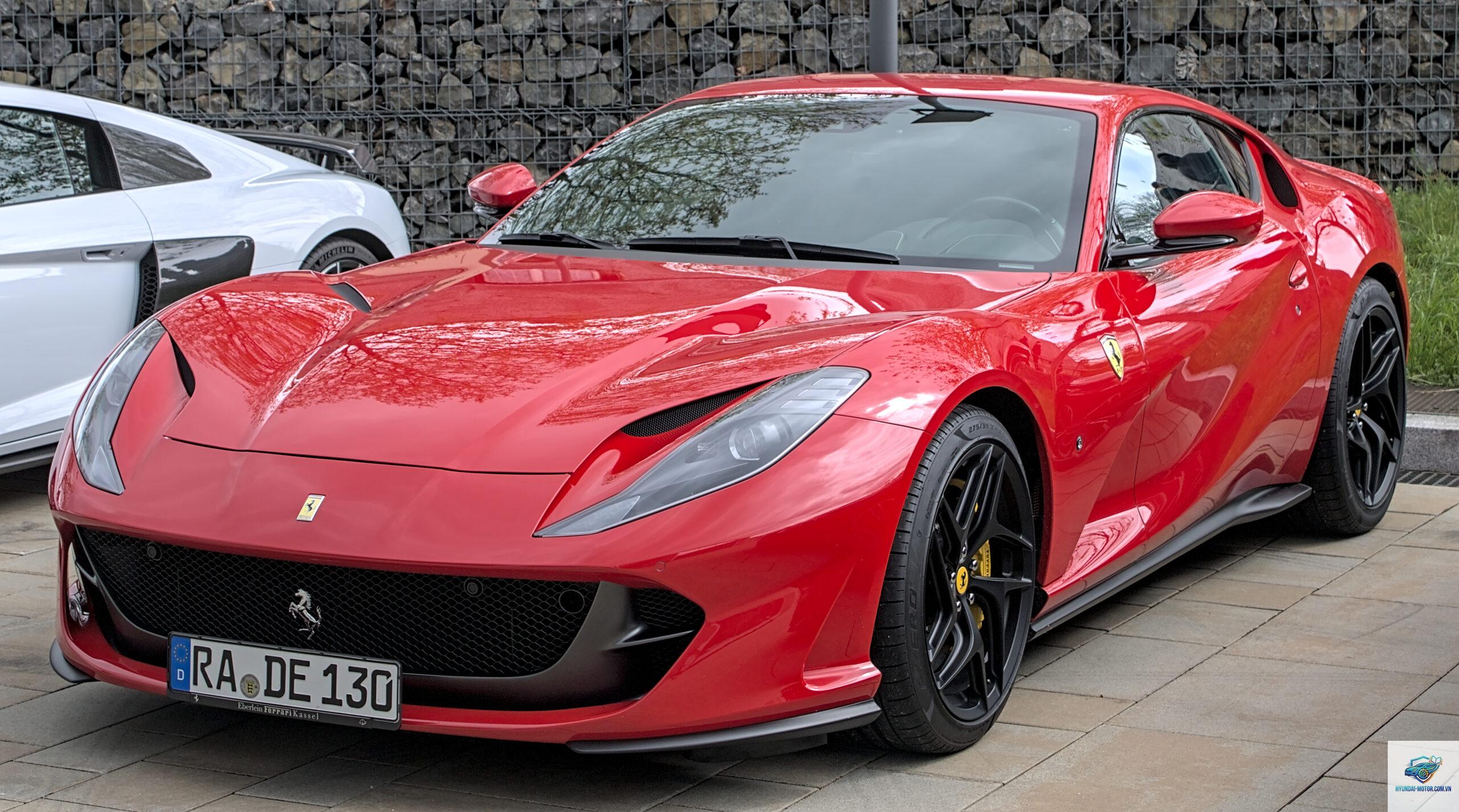 Ferrari 812 Superfast - Hình 3