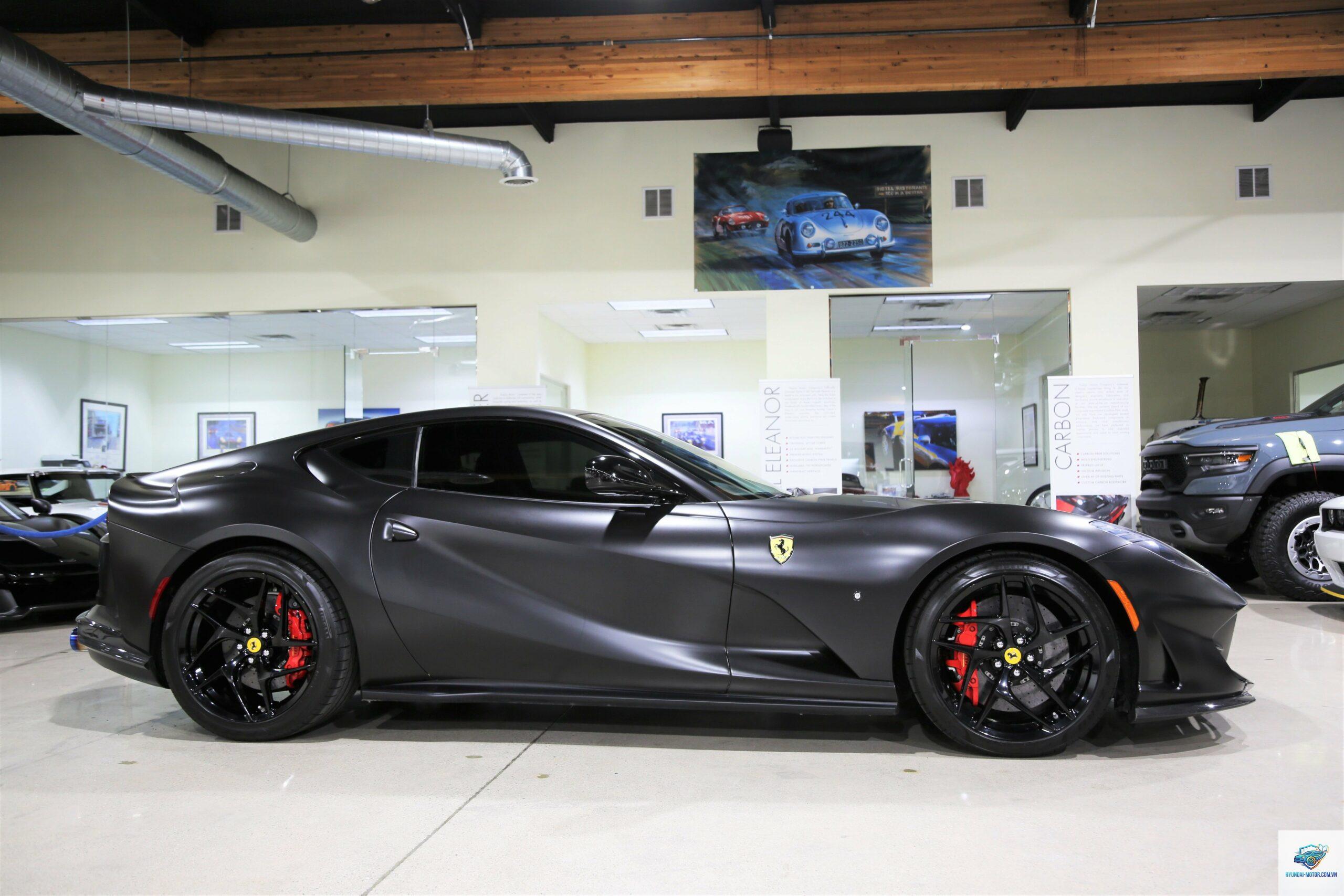 Ferrari 812 Superfast - Hình 5