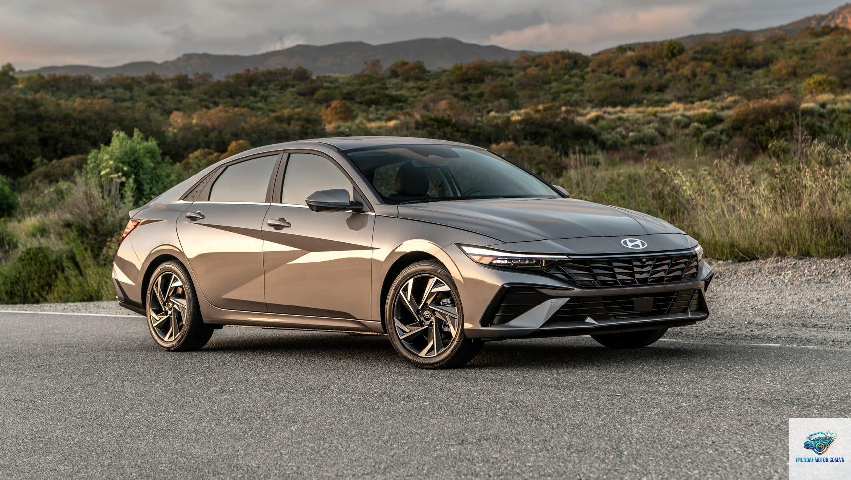 Hyundai Elantra - Hình 1