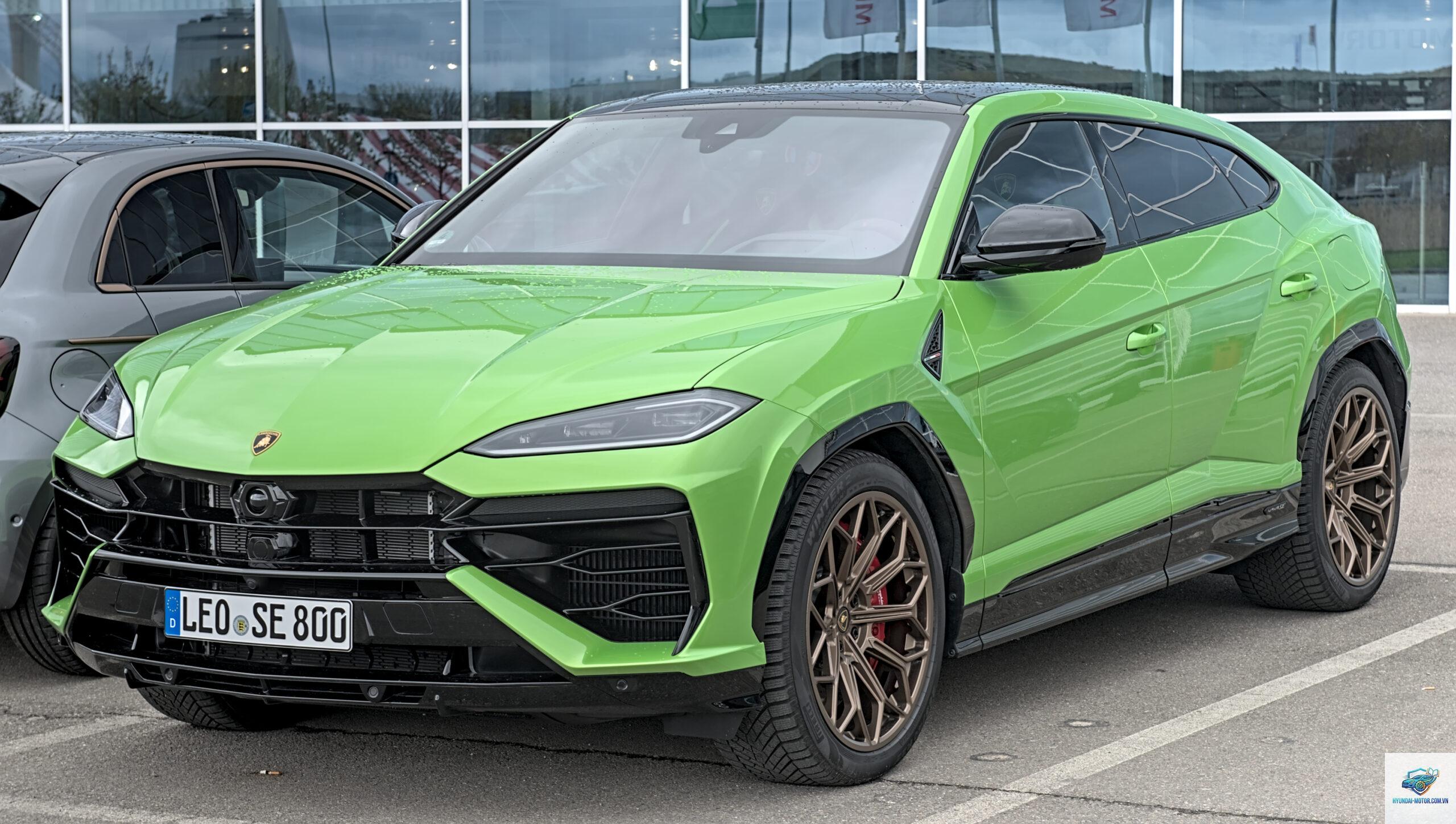 Lamborghini Urus - Hình 1