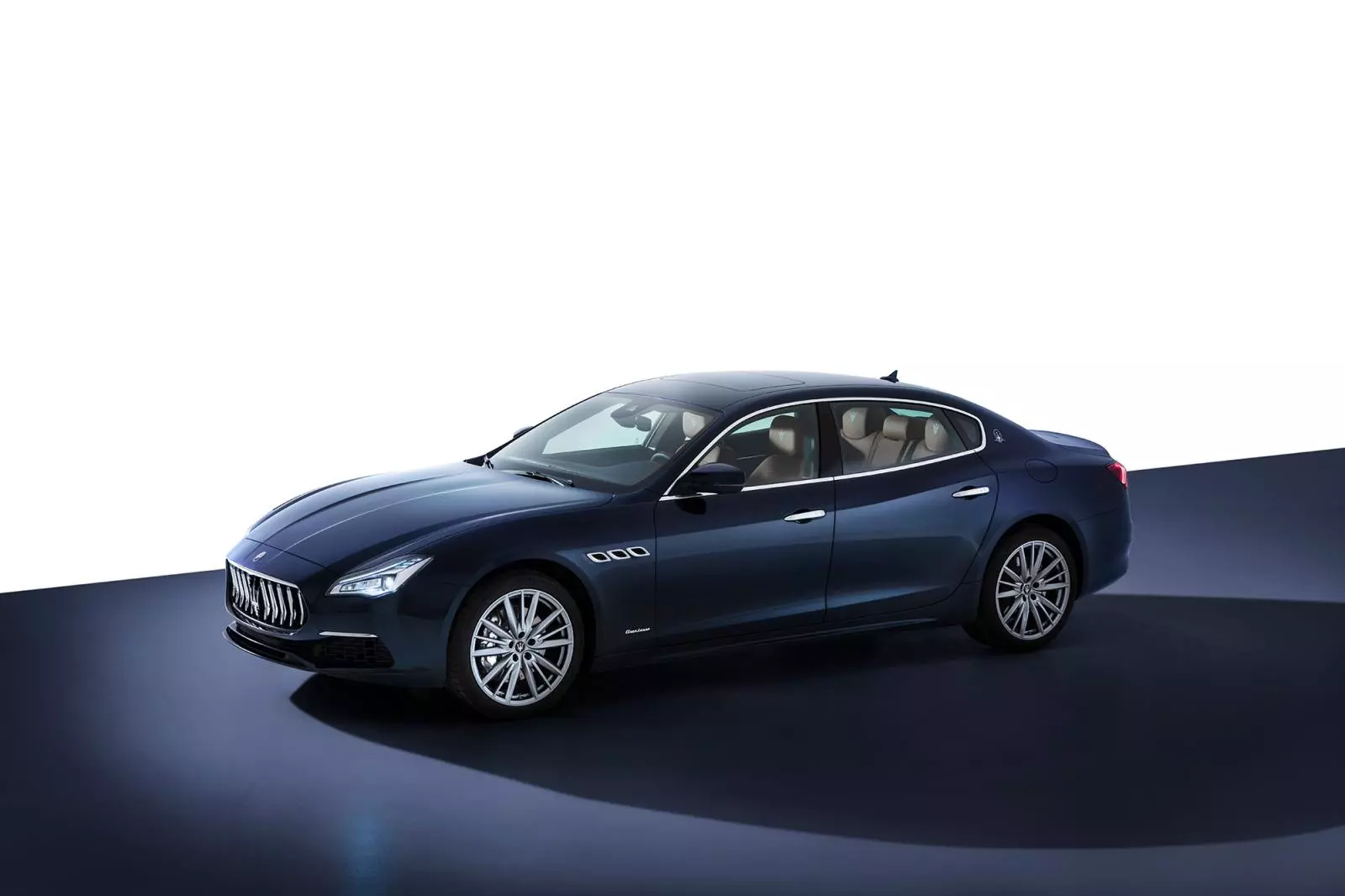 Maserati Quattroporte - Hình 4