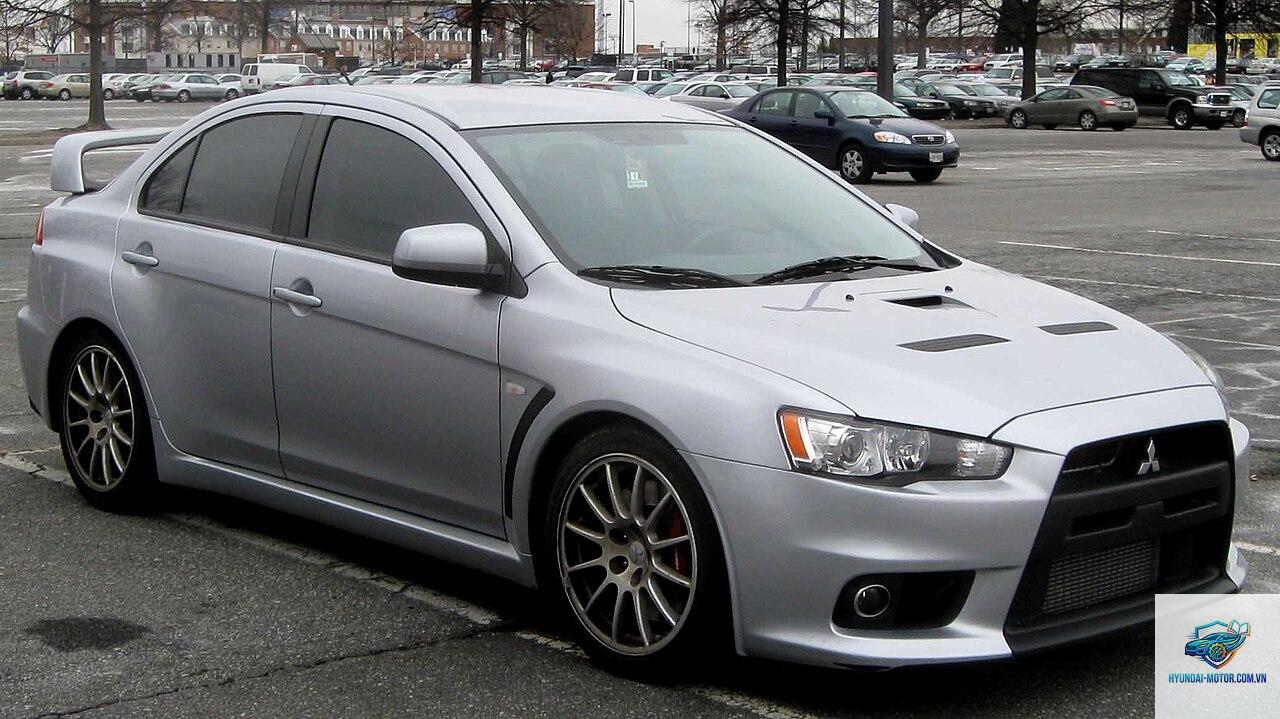Mitsubishi Lancer - Hình 2