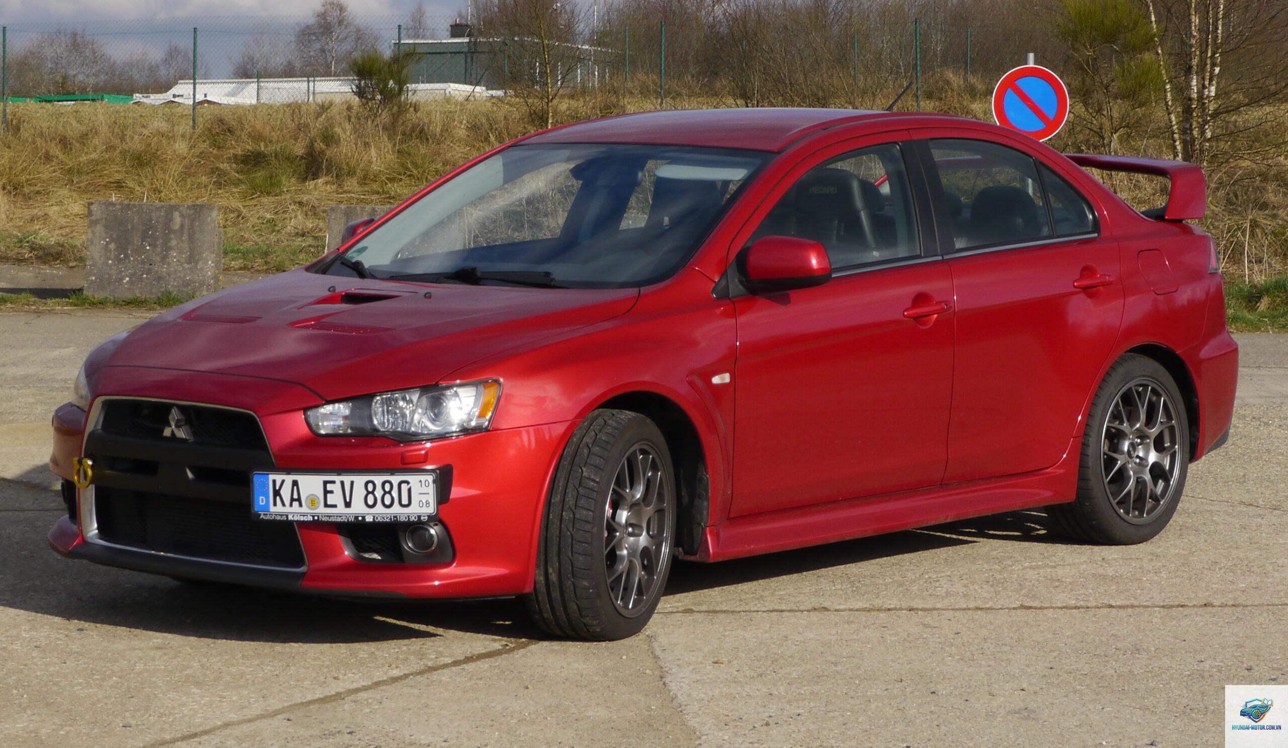 Mitsubishi Lancer - Hình 3