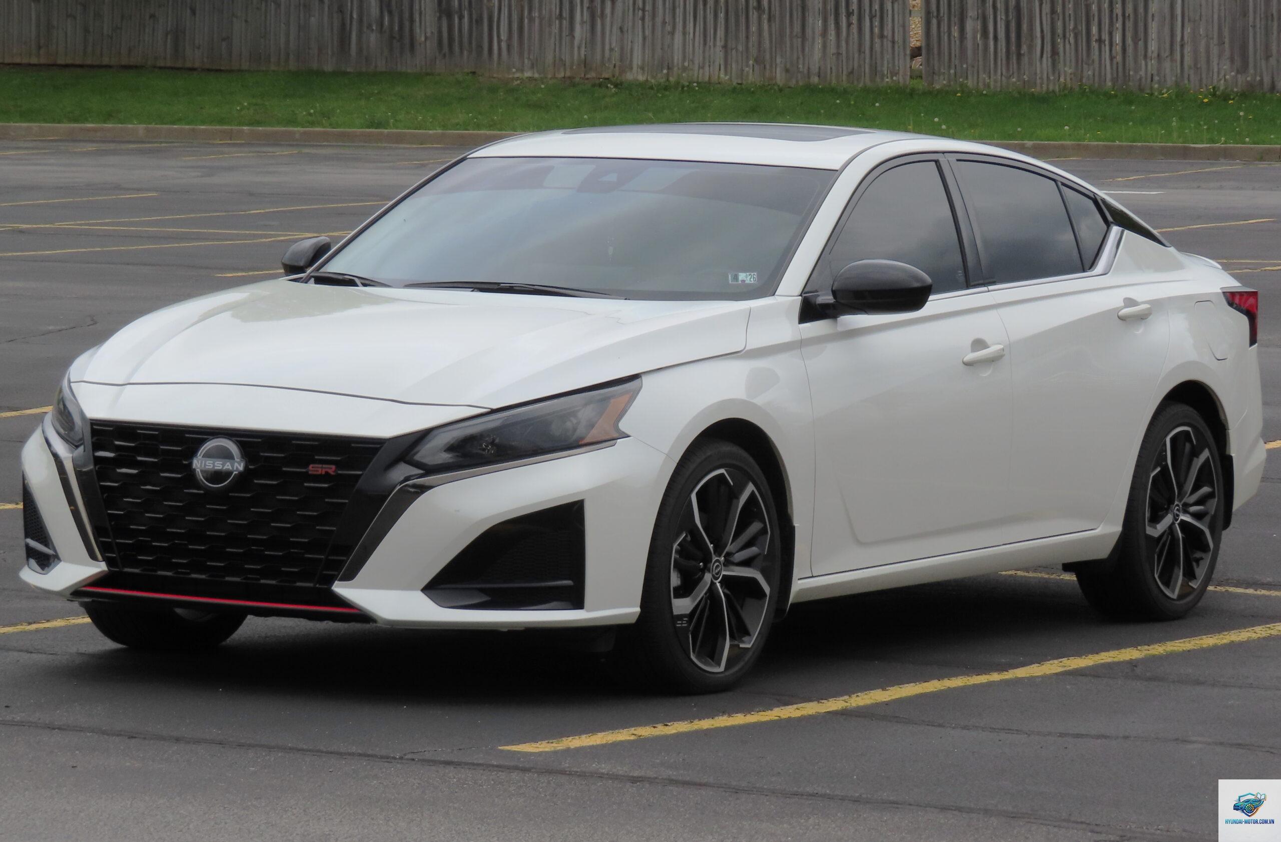 Nissan Altima - Hình 4