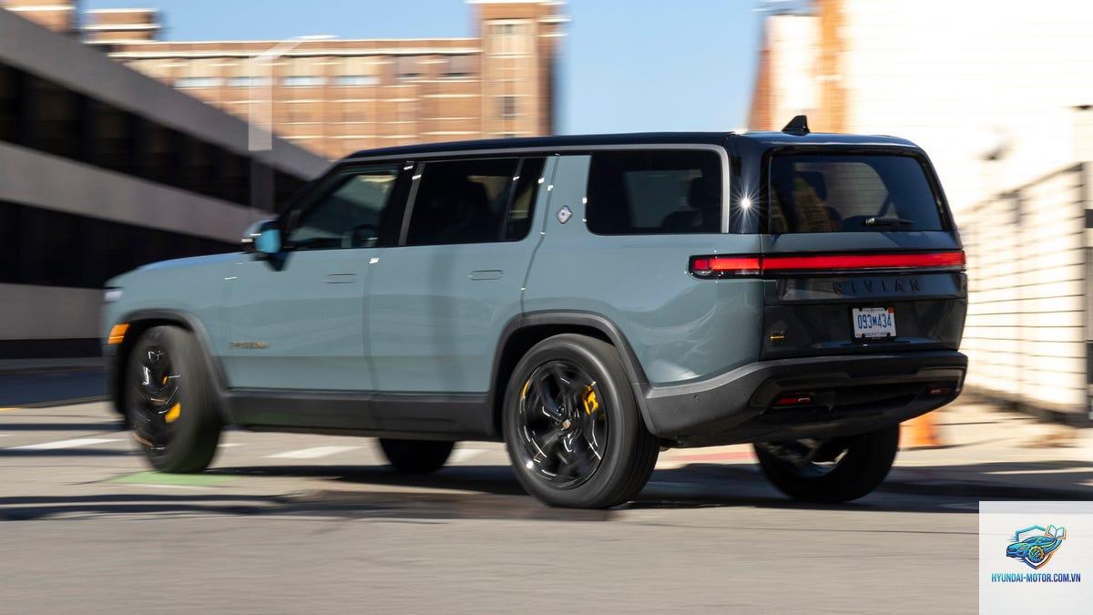 Rivian R1S - Hình 1