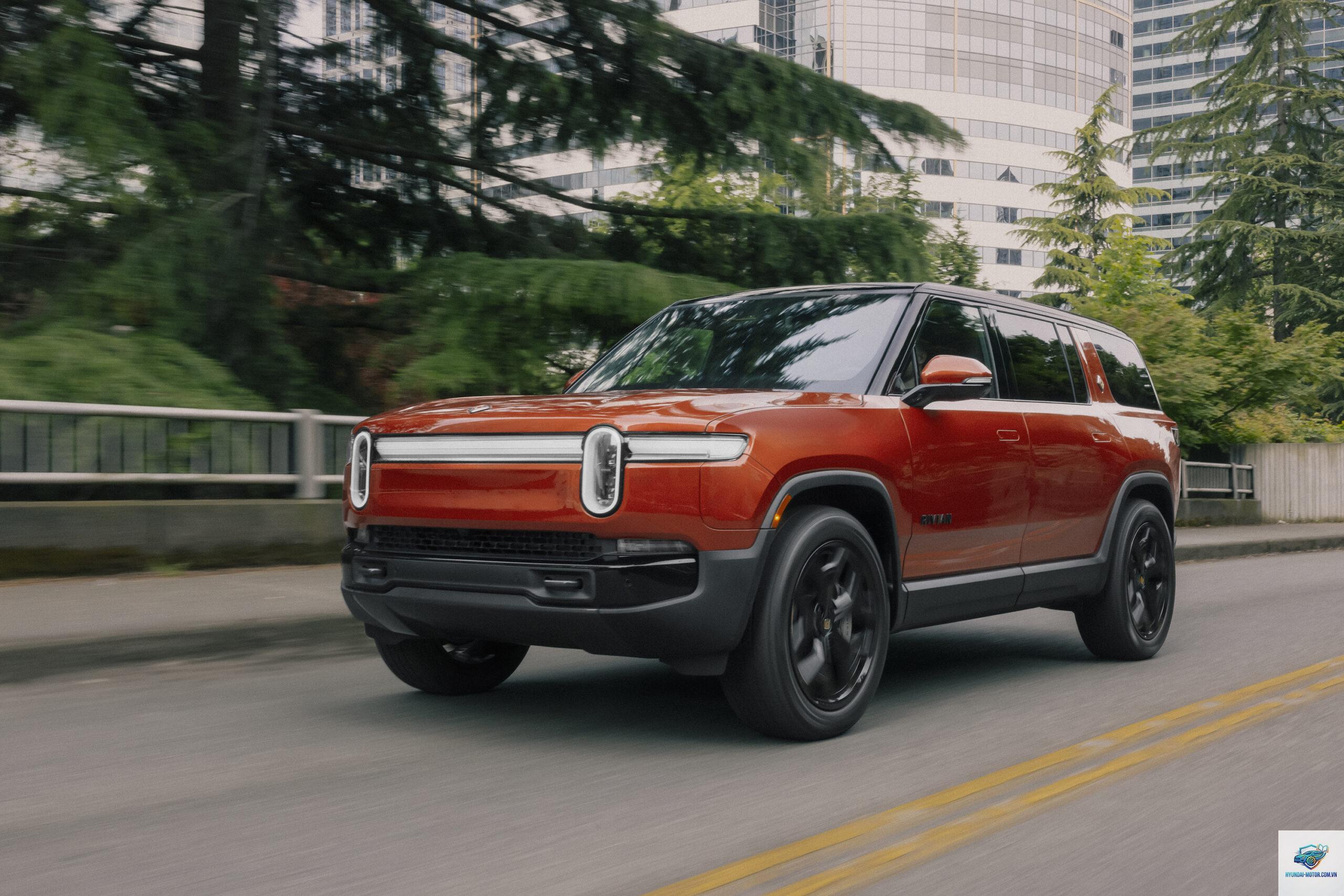 Rivian R1S - Hình 2