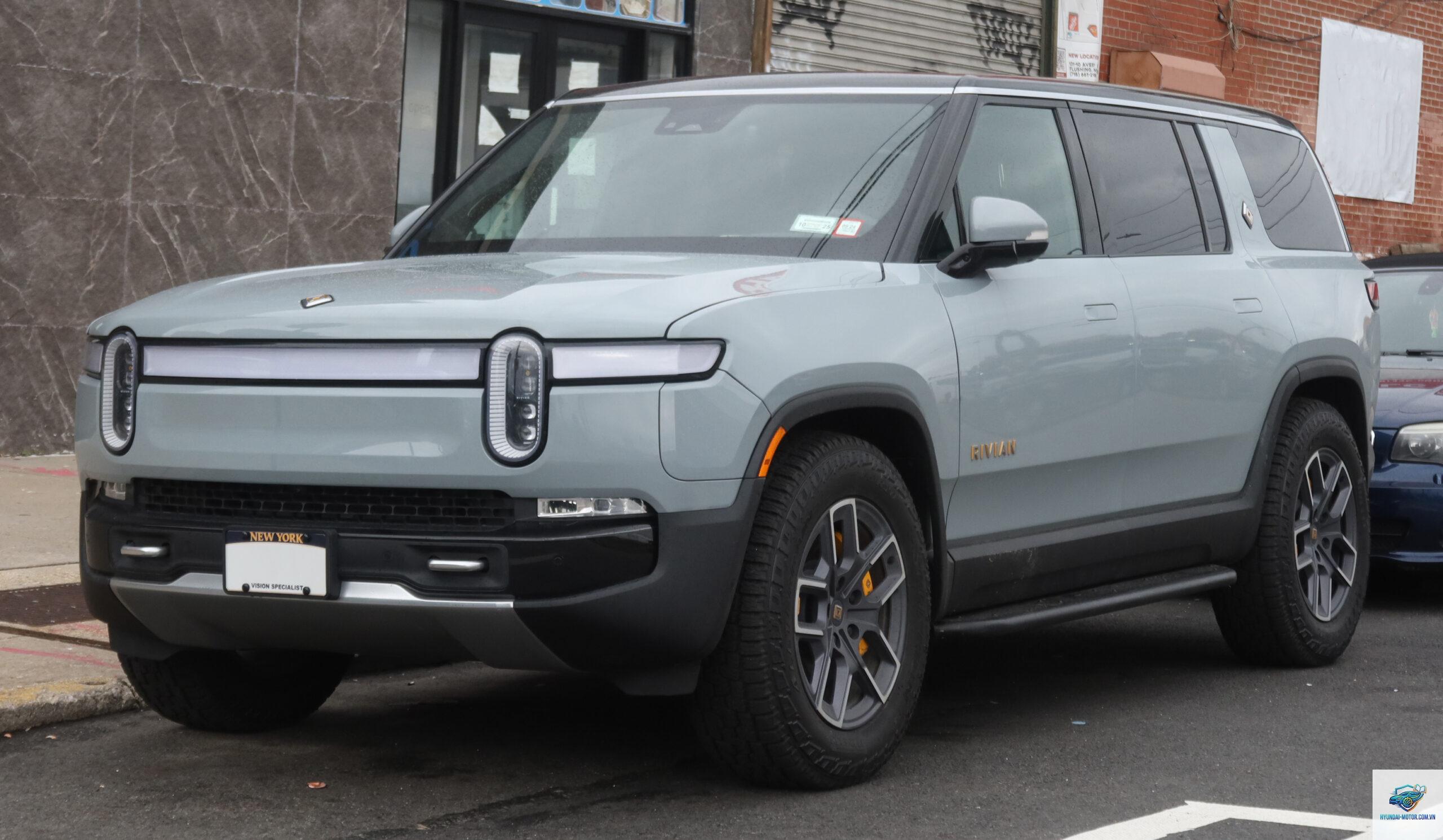Rivian R1S - Hình 3