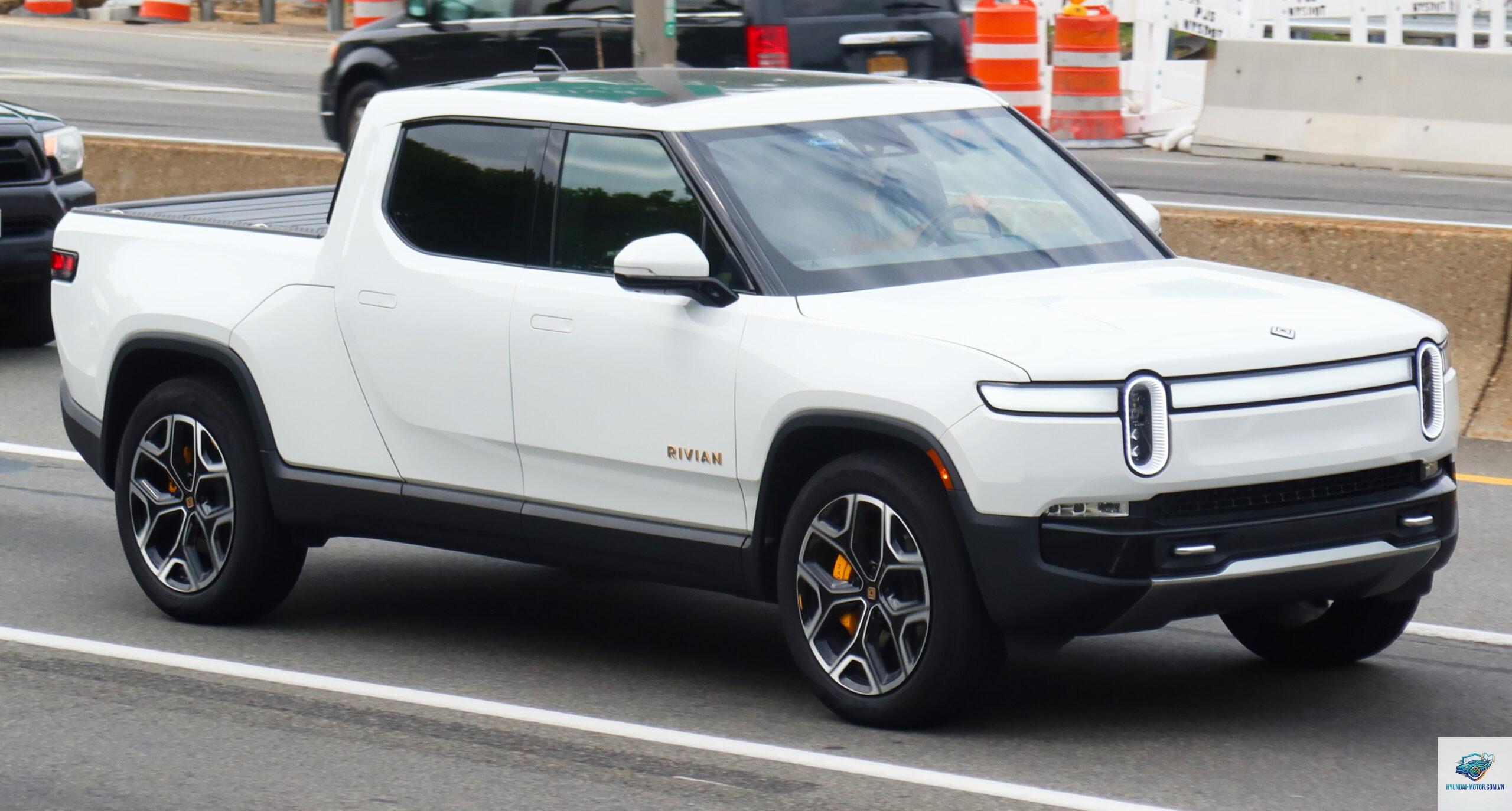 Rivian R1T - Hình 4