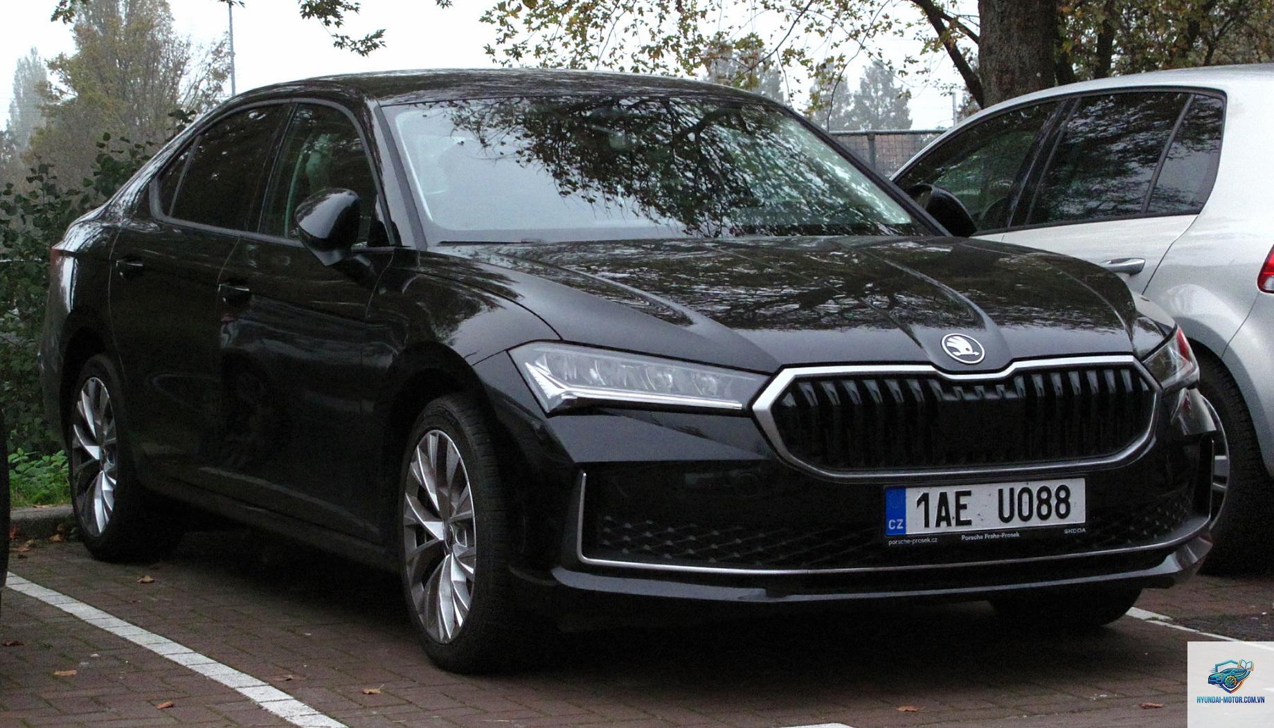 Skoda Superb - Hình 3
