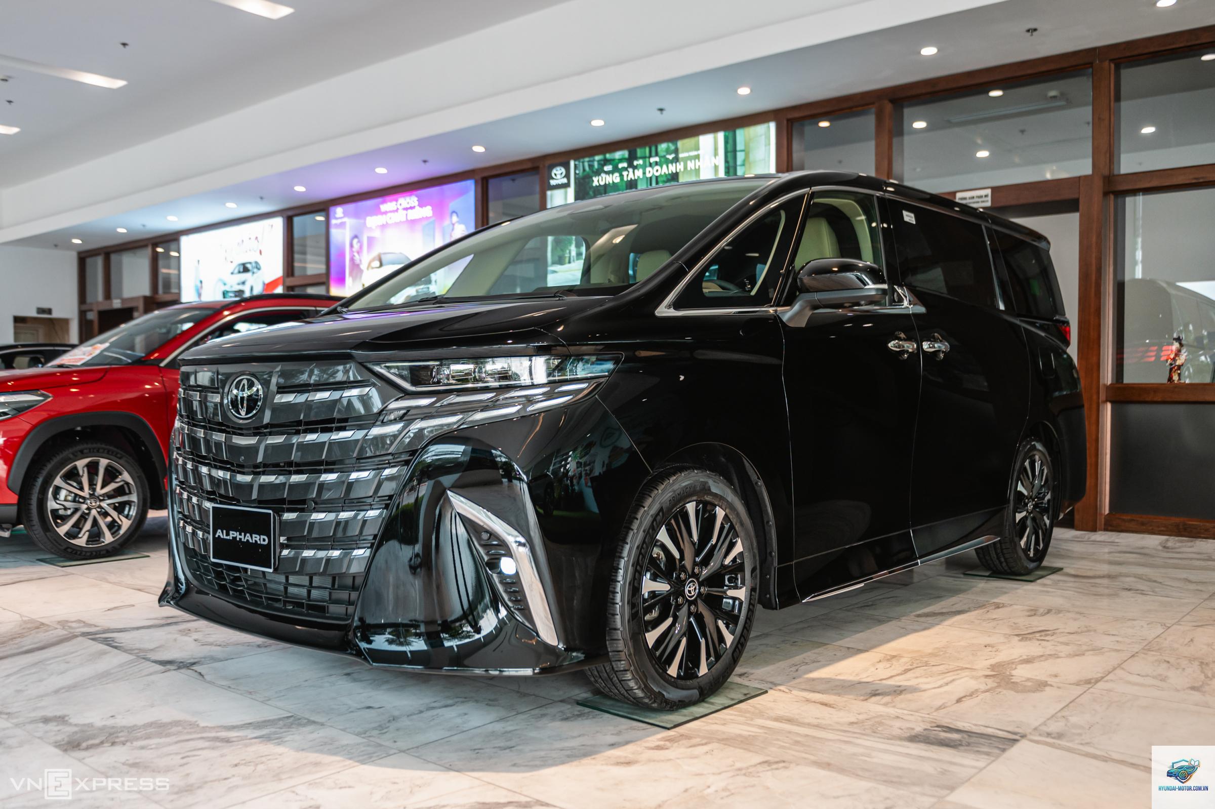 Toyota Alphard - Hình 3