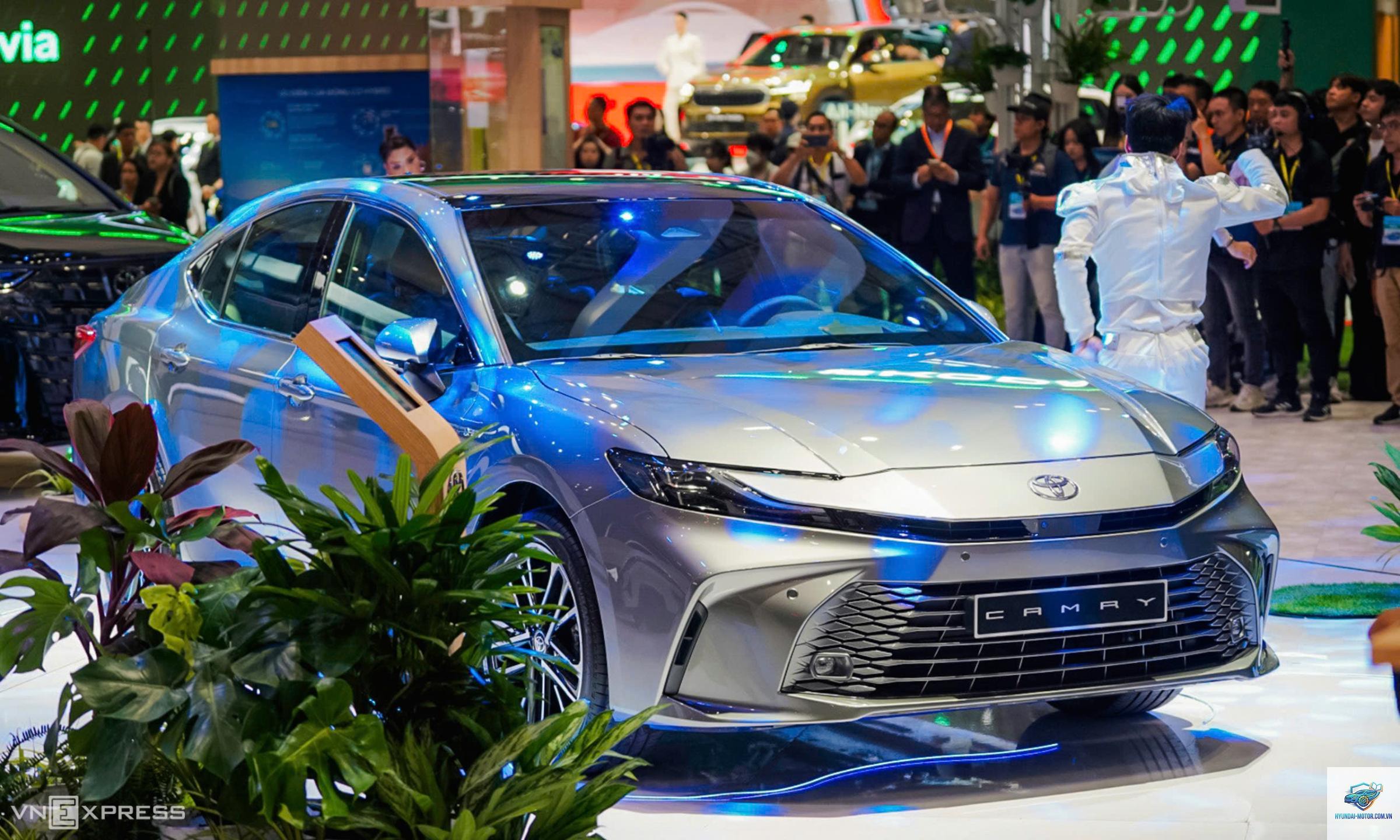 Toyota Camry - Hình 4