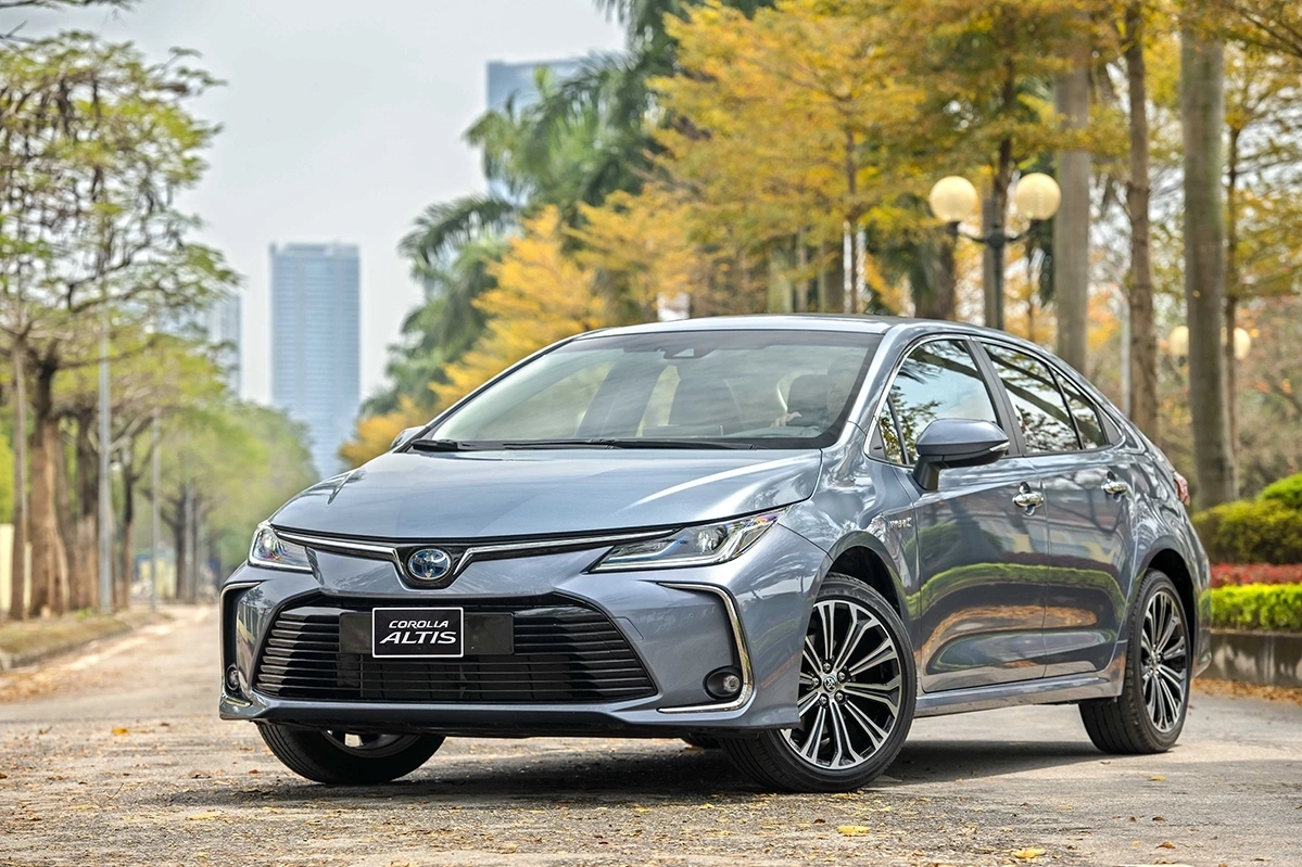 Toyota Corolla Altis - Hình 1