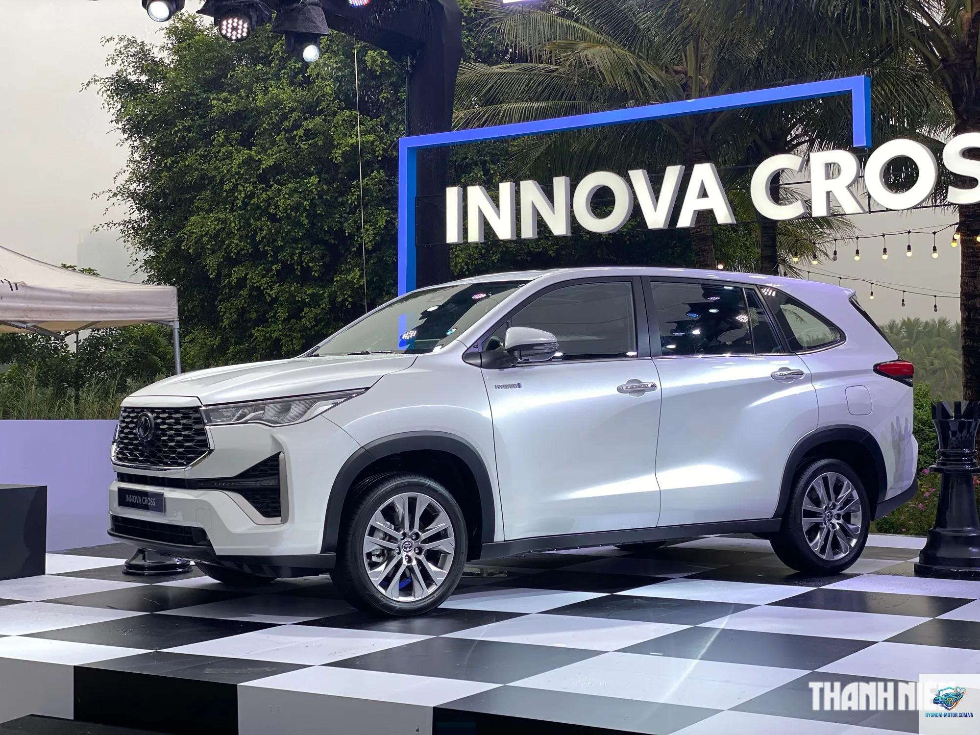 Toyota Innova Cross - Hình 5