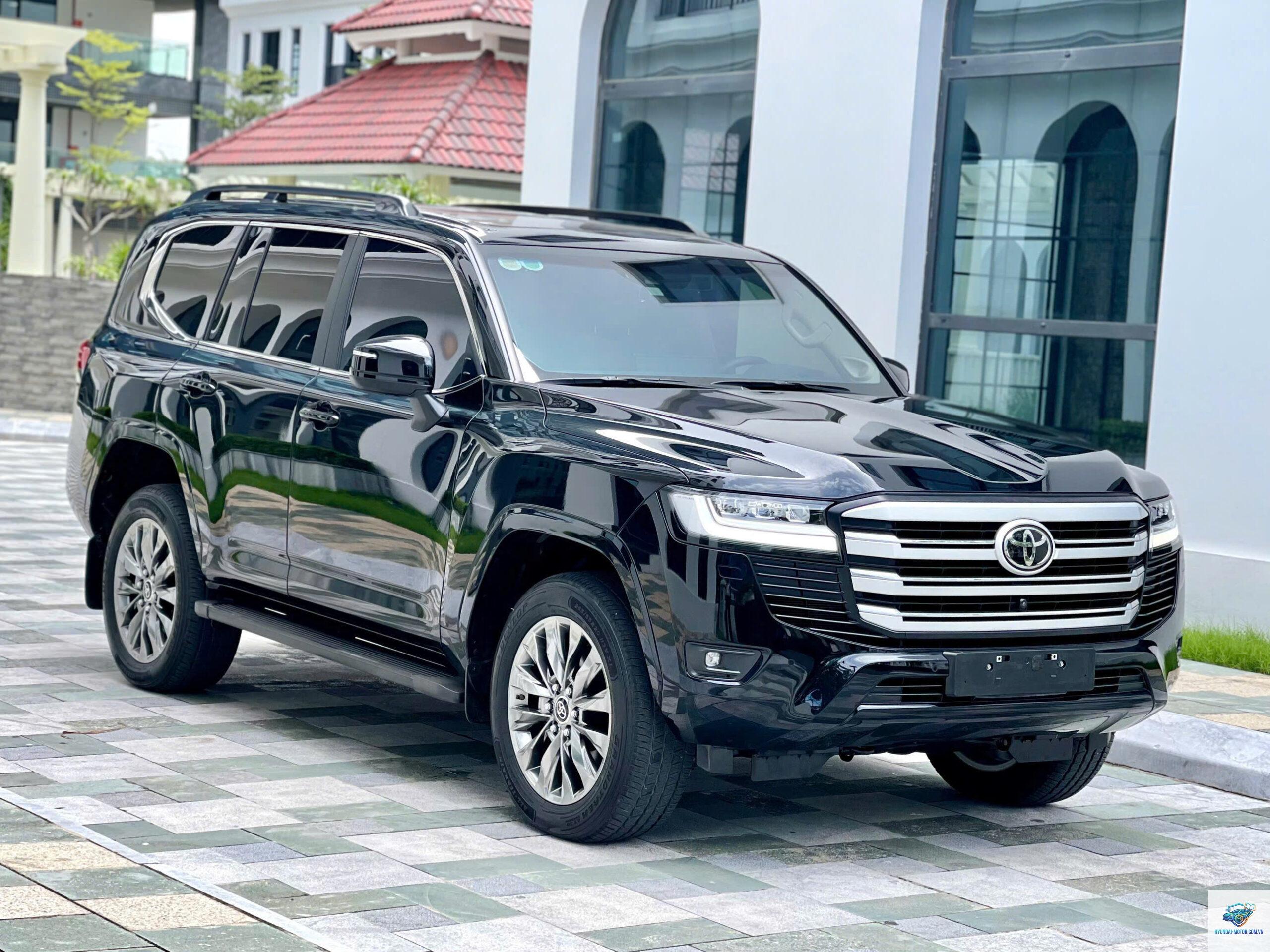 Toyota Land Cruiser 300 - Hình 2