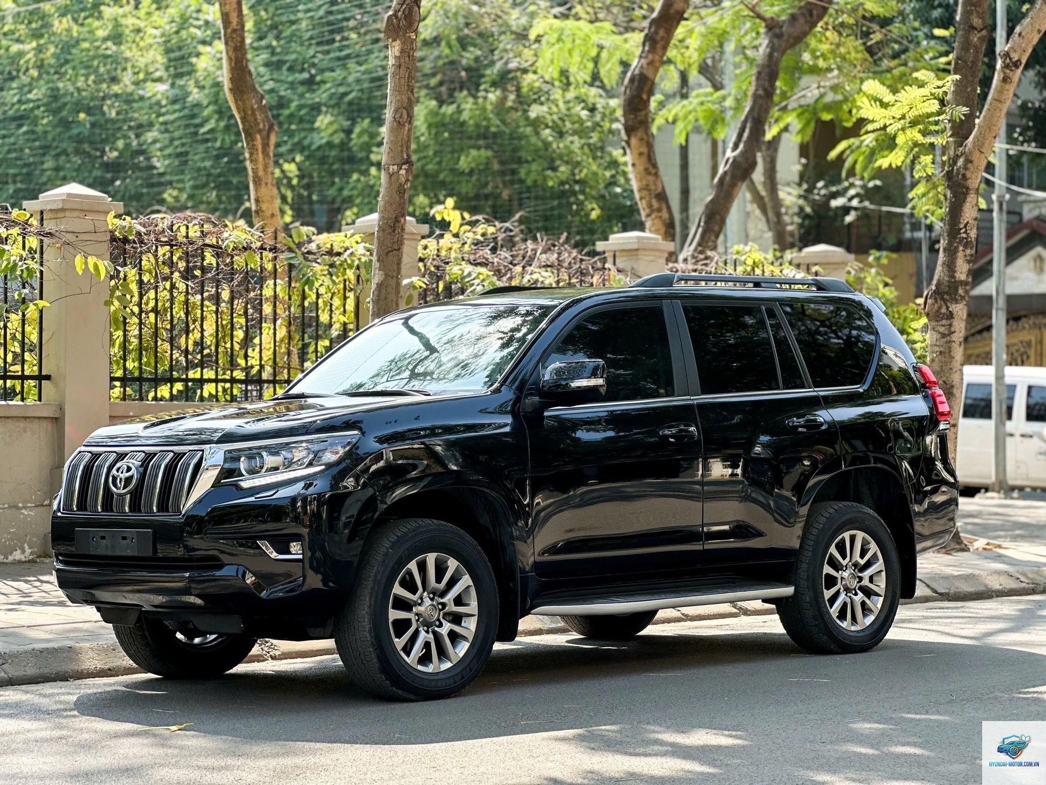Toyota Land Cruiser Prado - Hình 3