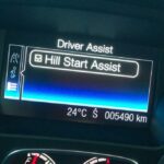Hill Start Assist Là Gì? Giải Pháp “Thần Thánh” Cho Tài Mới Và Đường Dốc