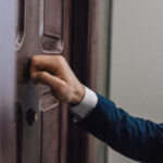 knocking là gì