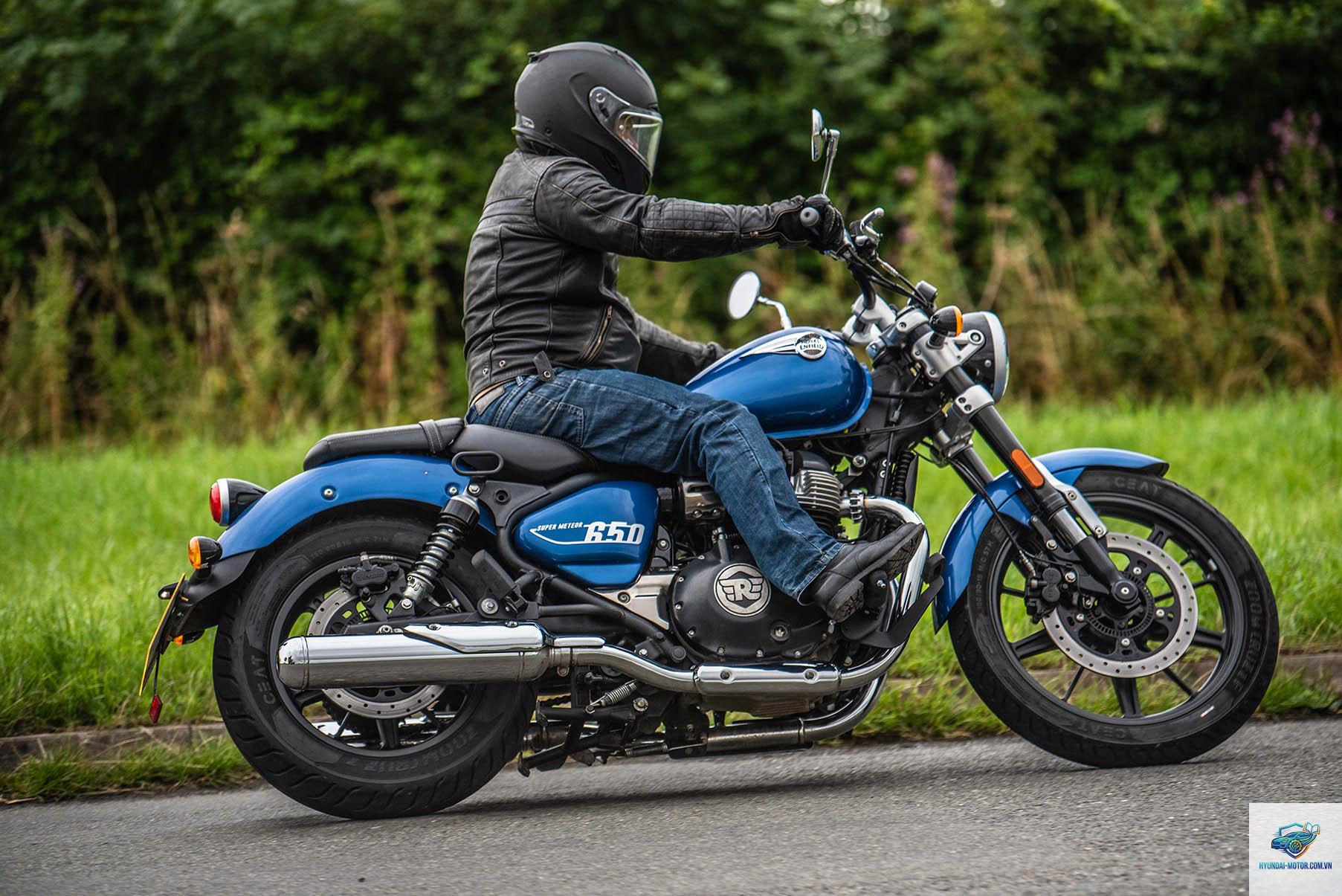 royal enfield super meteor 650 - Hình 2