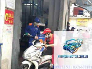 xe ga bị tốn xăng khi đi phố