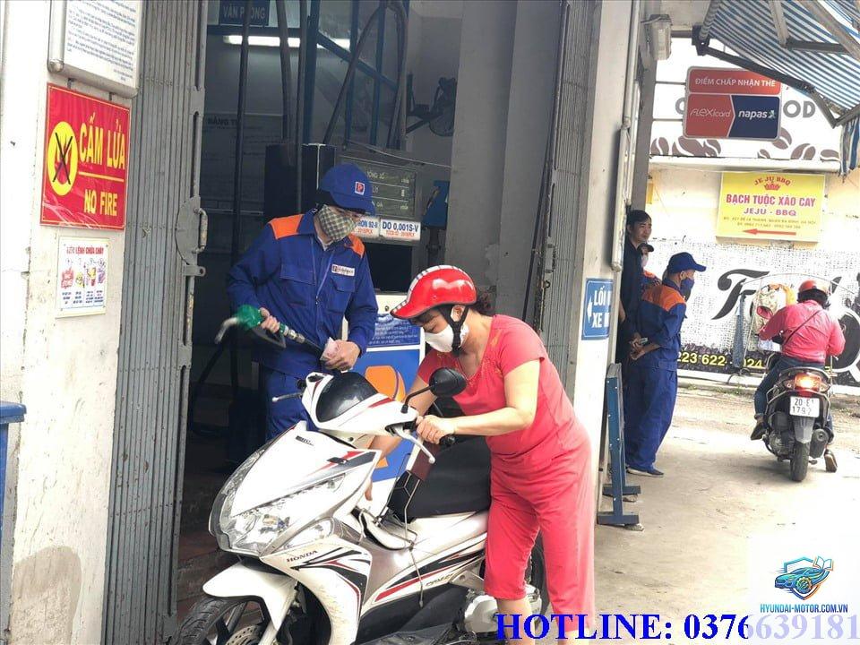 xe ga bị tốn xăng khi đi phố