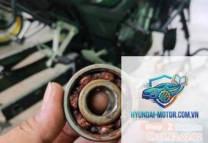 xe máy bạc đạn bánh trước bị hỏng