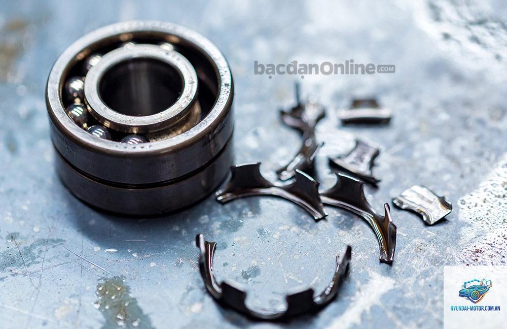 xe máy bạc đạn bánh xe bị hỏng - Hình 3