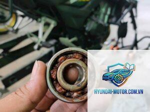 xe máy bạc đạn bánh xe bị hỏng
