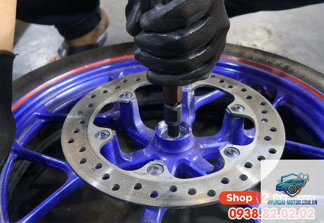 xe máy bạc đạn bánh xe bị hỏng - Hình 4