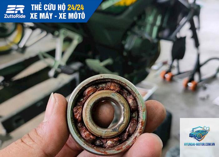 xe máy bạc đạn bánh xe hỏng