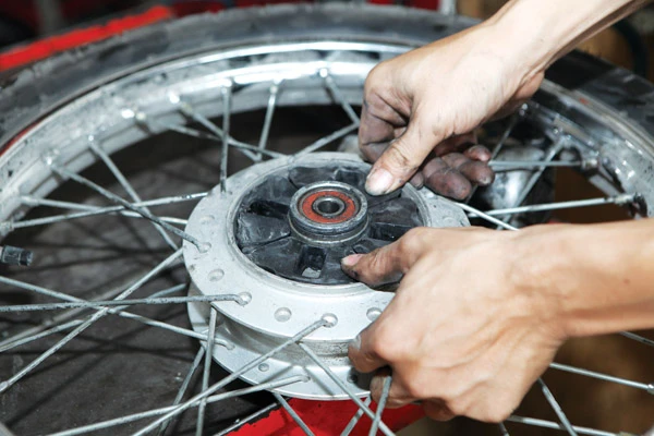 xe máy bị giật khi dừng lại