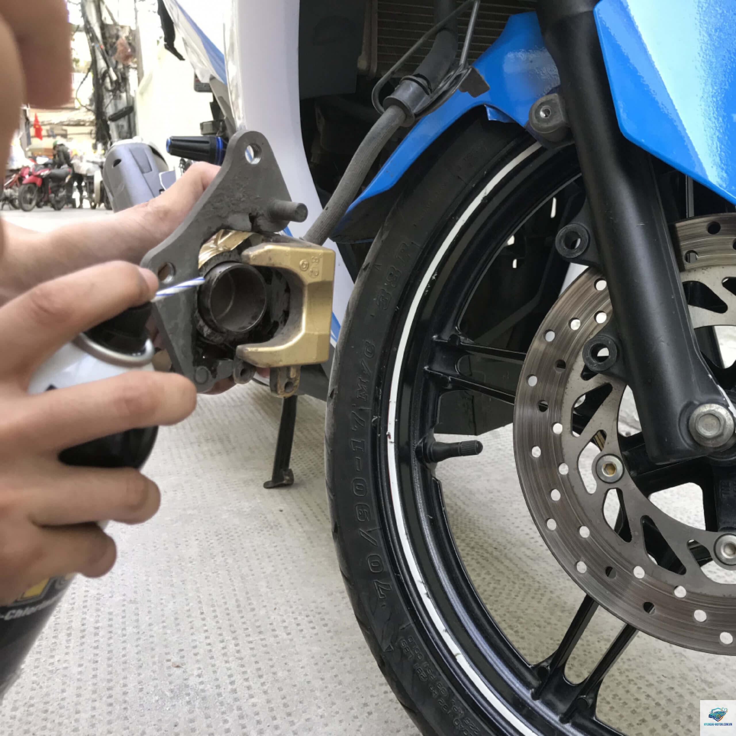 xe máy bị hao xăng khi đi xa - Hình 2