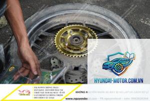 xe máy bị hú sau khi thay lốp