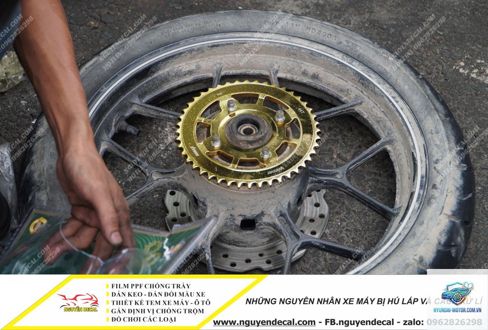 xe máy bị hú sau khi thay lốp