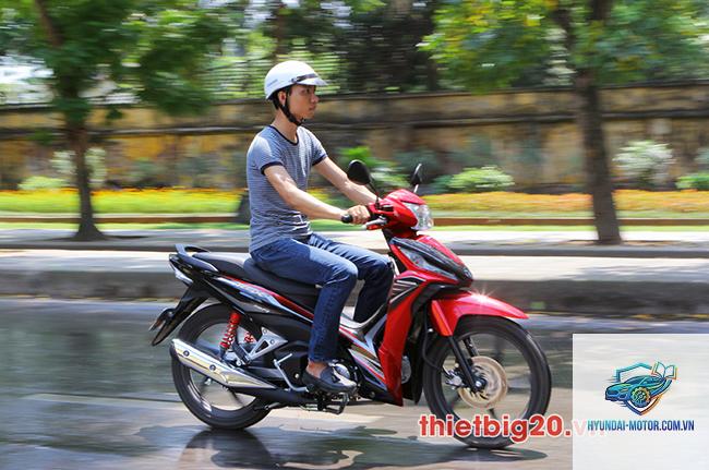 xe máy bị ì máy khi leo cầu - Hình 4