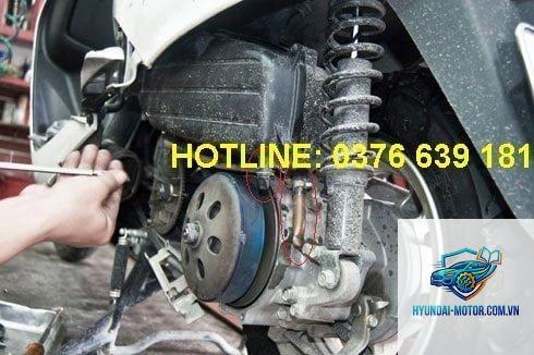 xe máy bị ì máy khi leo cầu