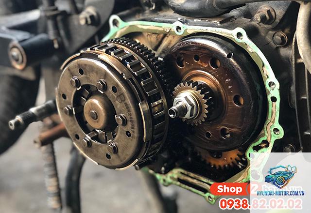 xe máy bị ì máy khi mới thay nhớt - Hình 2
