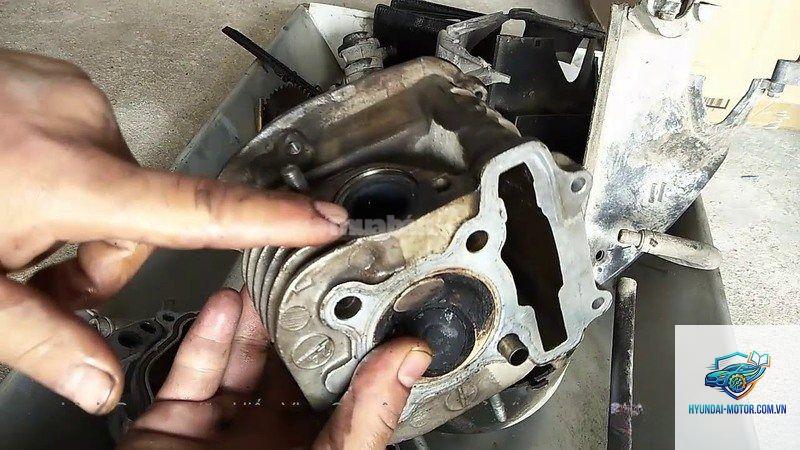 xe máy bị kêu từ động cơ - Hình 1