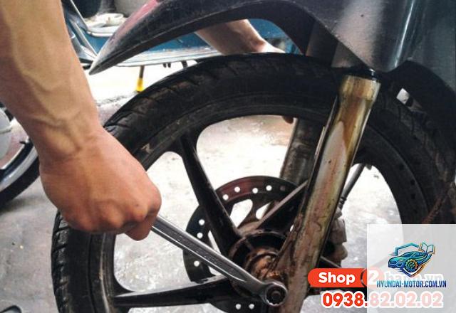 xe máy bị kêu từ phuộc - Hình 5