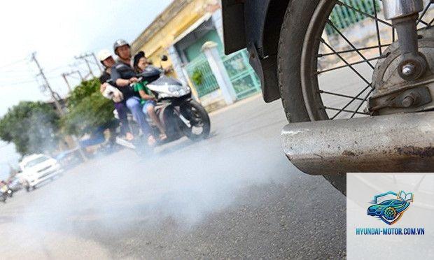 xe máy bị khói trắng - Hình 2