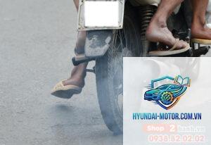 xe máy bị khói trắng