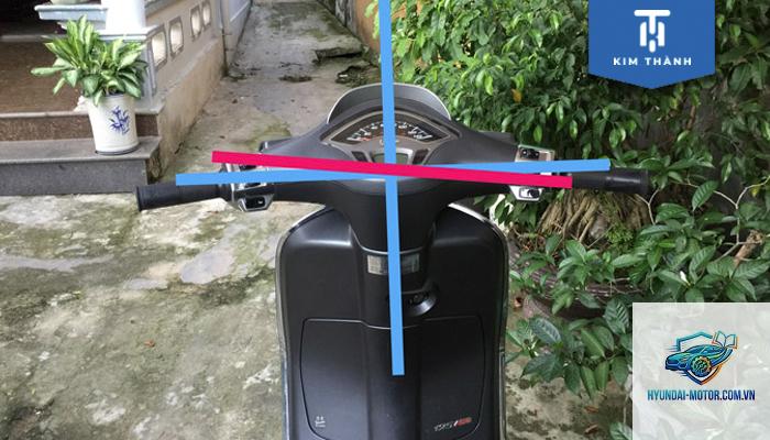 xe máy bị lệch sau khi va chạm - Hình 5